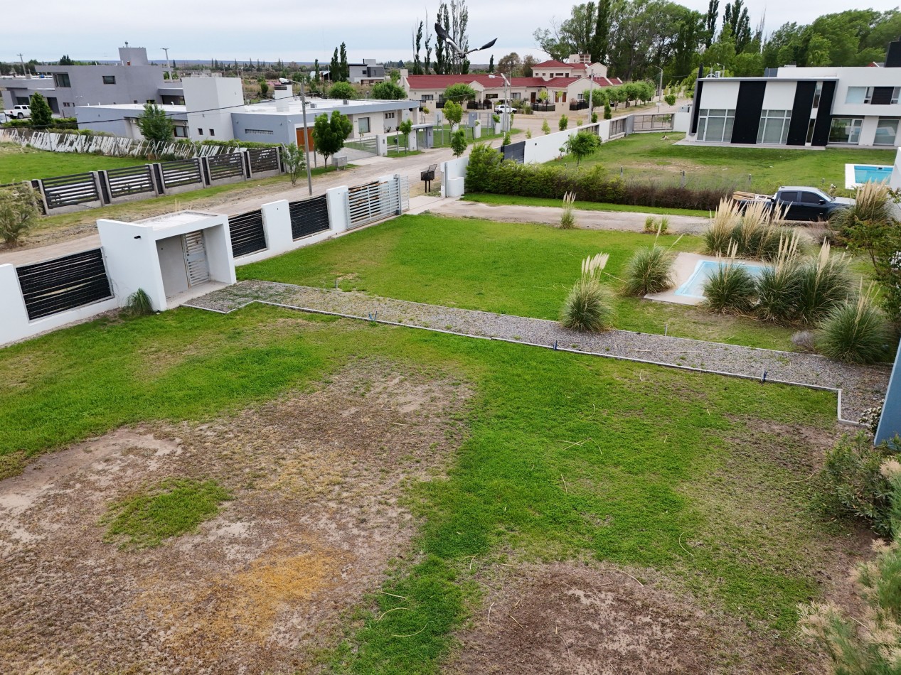 CASA DE 2 HABITACIONES SOBRE LOTE DE 2000 M² EN TRELEW