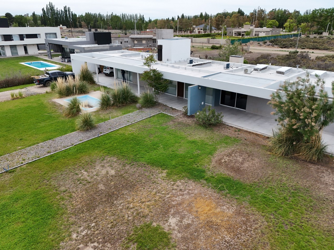 CASA DE 2 HABITACIONES SOBRE LOTE DE 2000 M² EN TRELEW