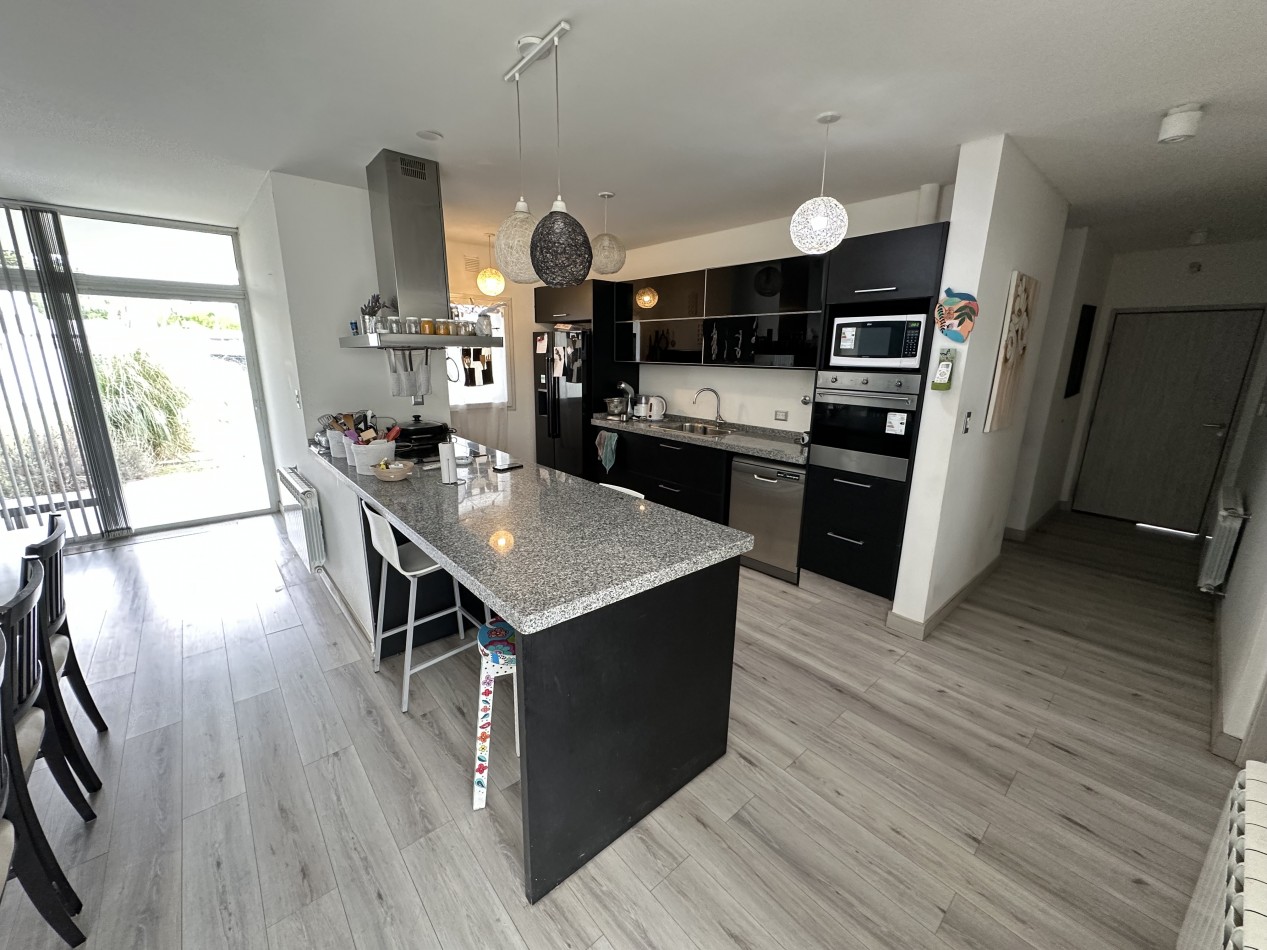 CASA DE 2 HABITACIONES SOBRE LOTE DE 2000 M² EN TRELEW