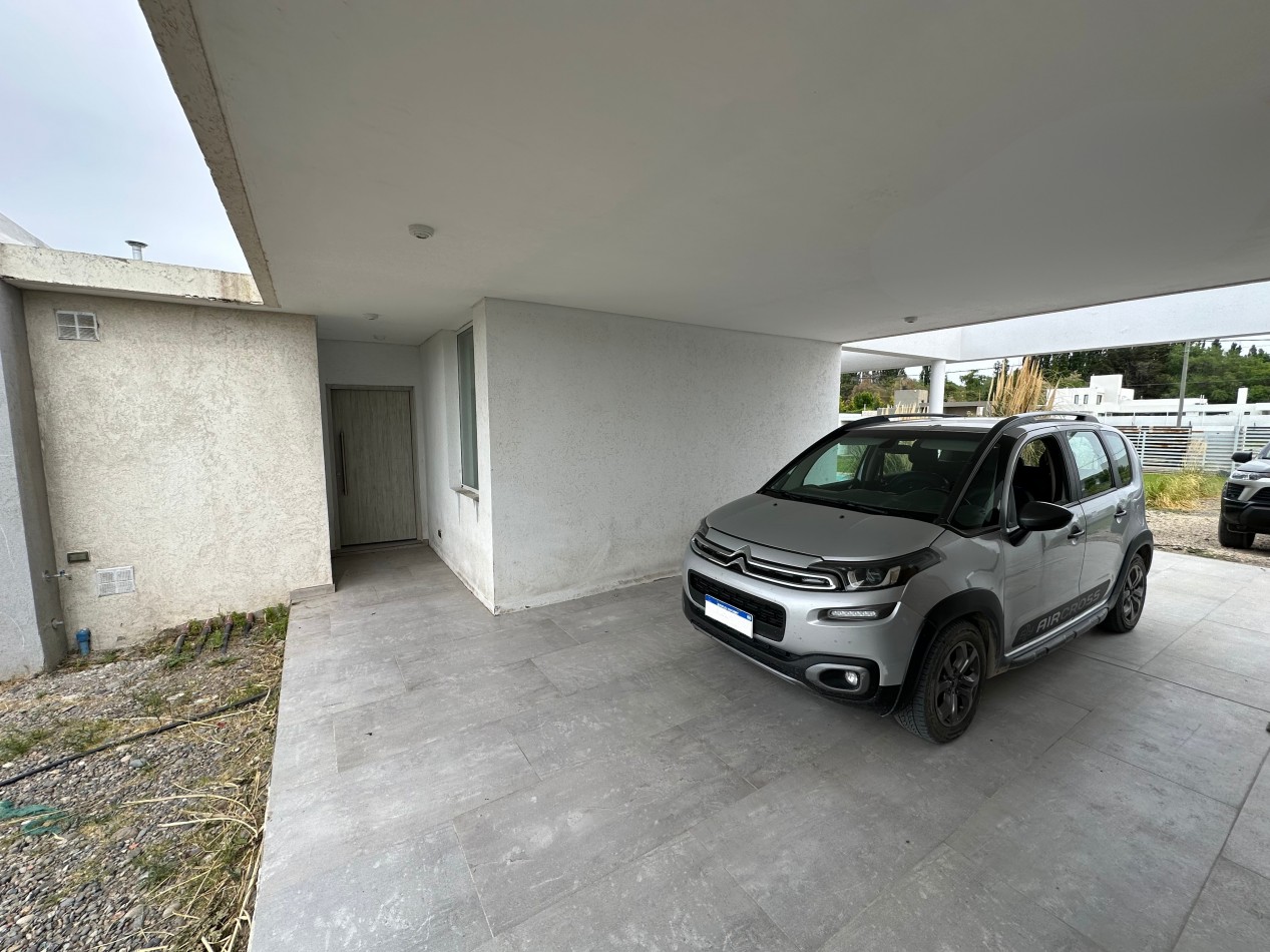 CASA DE 2 HABITACIONES SOBRE LOTE DE 2000 M² EN TRELEW