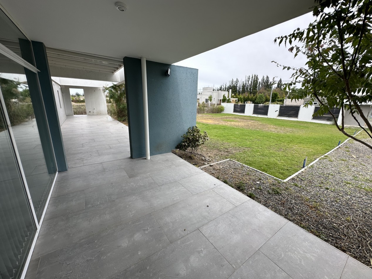 CASA DE 2 HABITACIONES SOBRE LOTE DE 2000 M² EN TRELEW