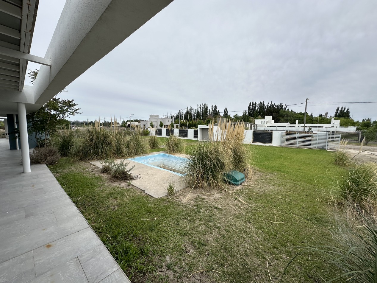 CASA DE 2 HABITACIONES SOBRE LOTE DE 2000 M² EN TRELEW