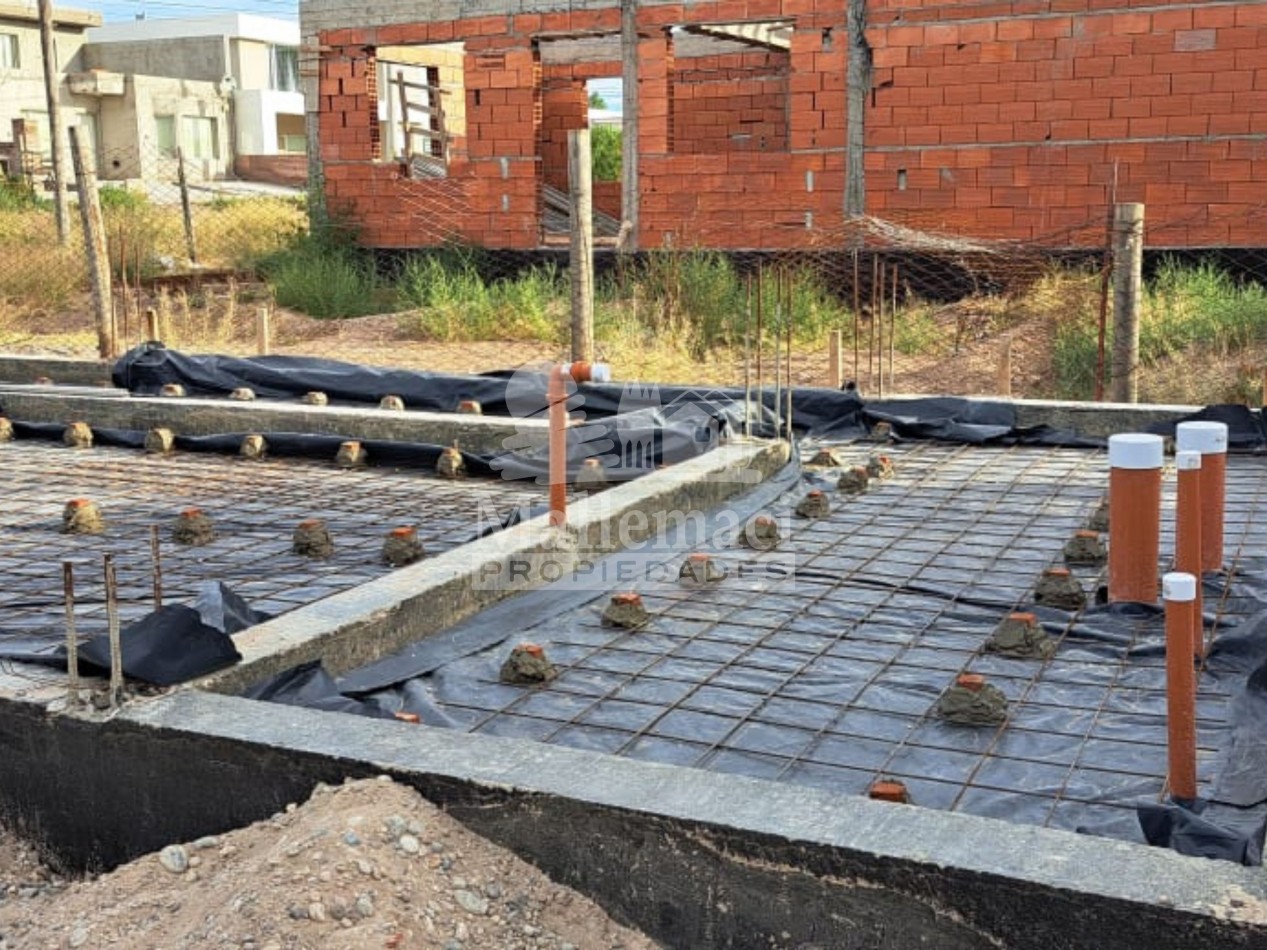 CASA 2 DORMITORIOS A TERMINAR CON 70% DE AVANCE DE OBRA 