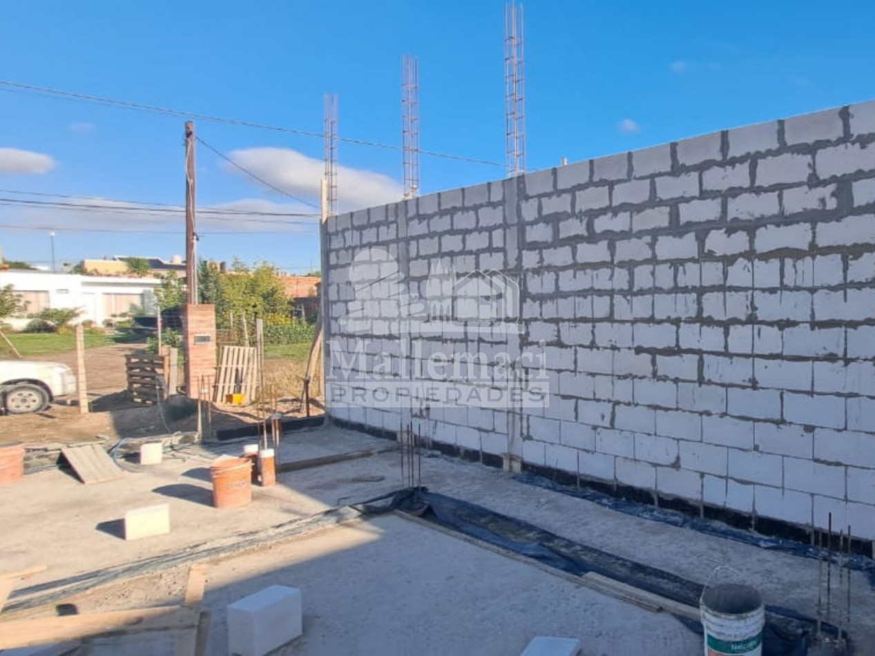 CASA 2 DORMITORIOS A TERMINAR CON 70% DE AVANCE DE OBRA 