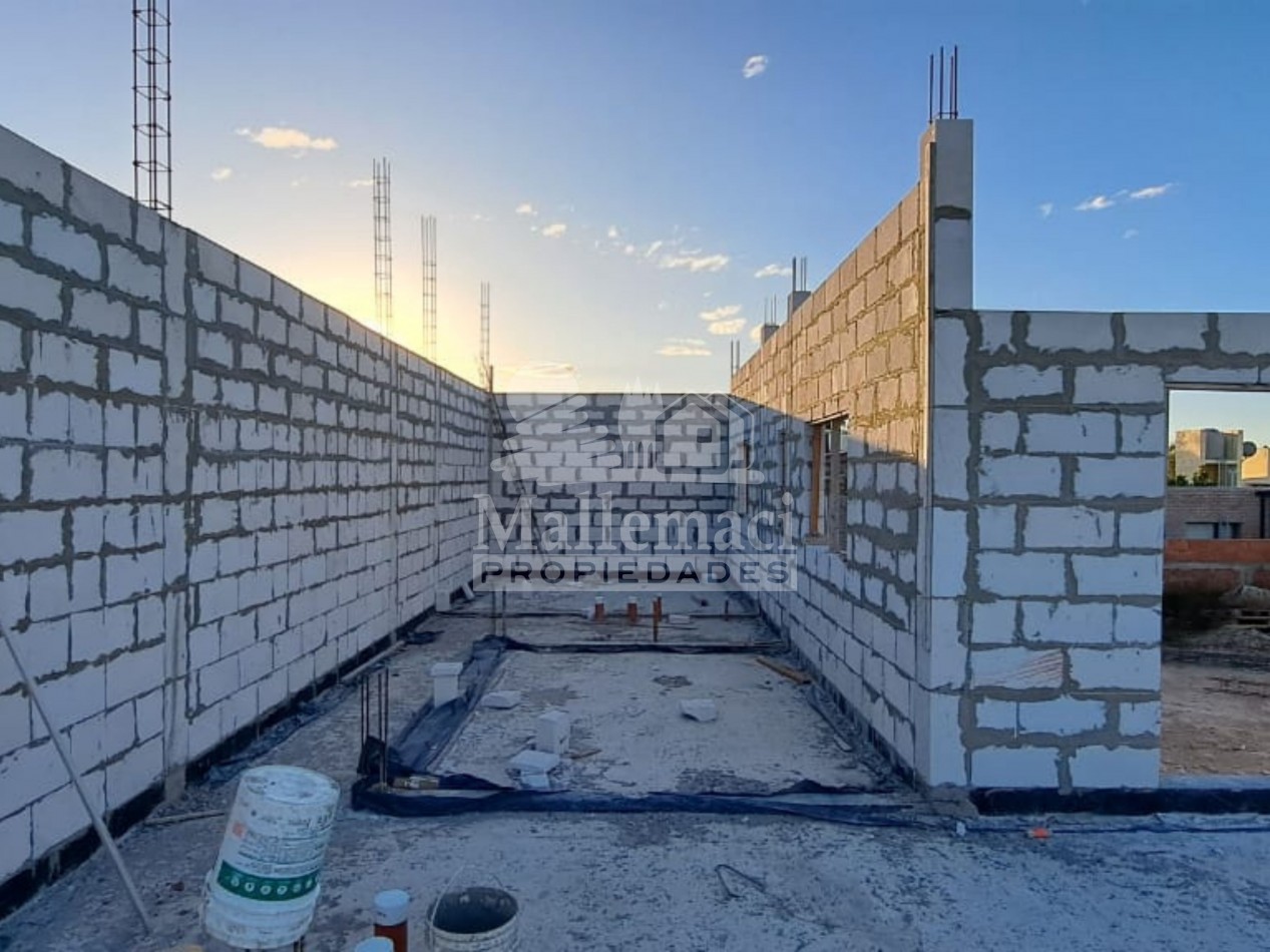 CASA 2 DORMITORIOS A TERMINAR CON 70% DE AVANCE DE OBRA 