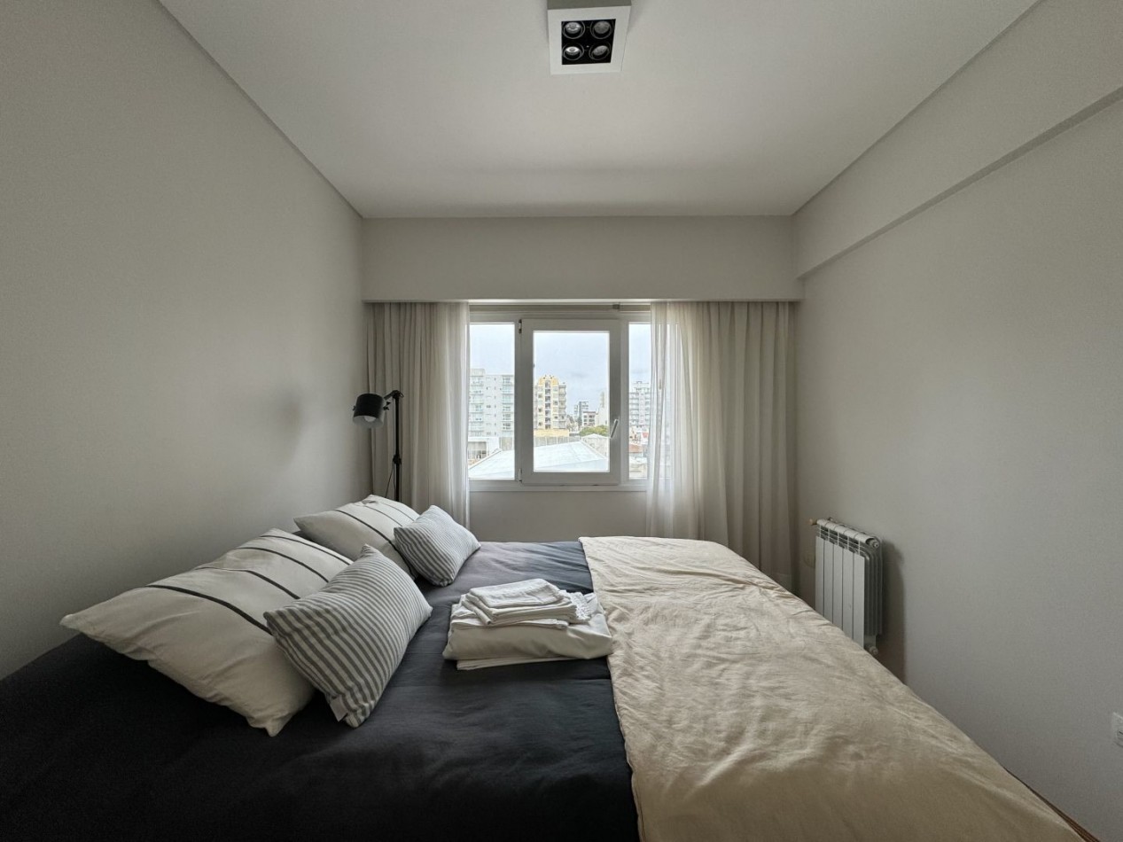 DEPTO DE CATEGORIA FRENTE AL MAR DE 2 DORMITORIOS CON COCHERA 