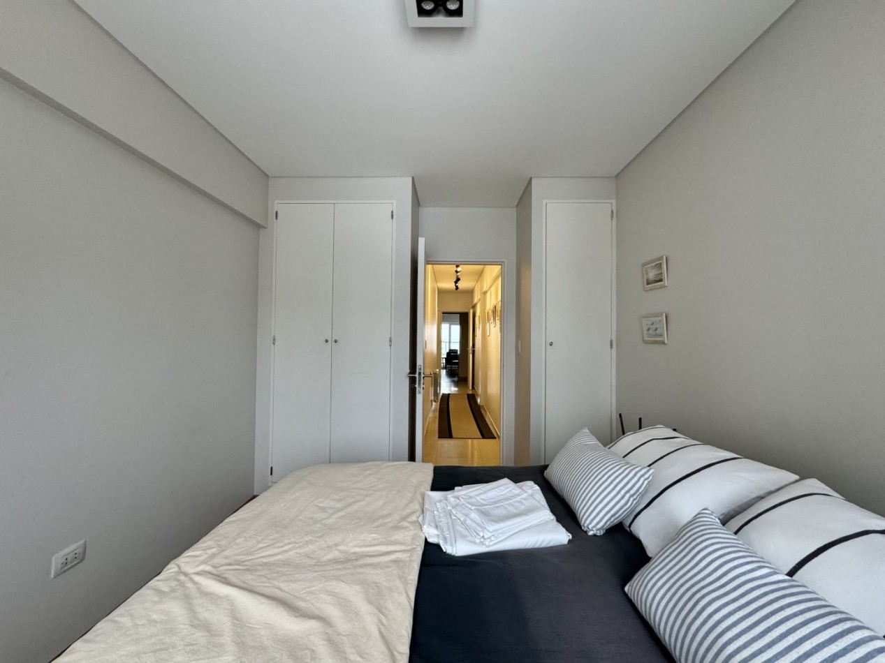 DEPTO DE CATEGORIA FRENTE AL MAR DE 2 DORMITORIOS CON COCHERA 