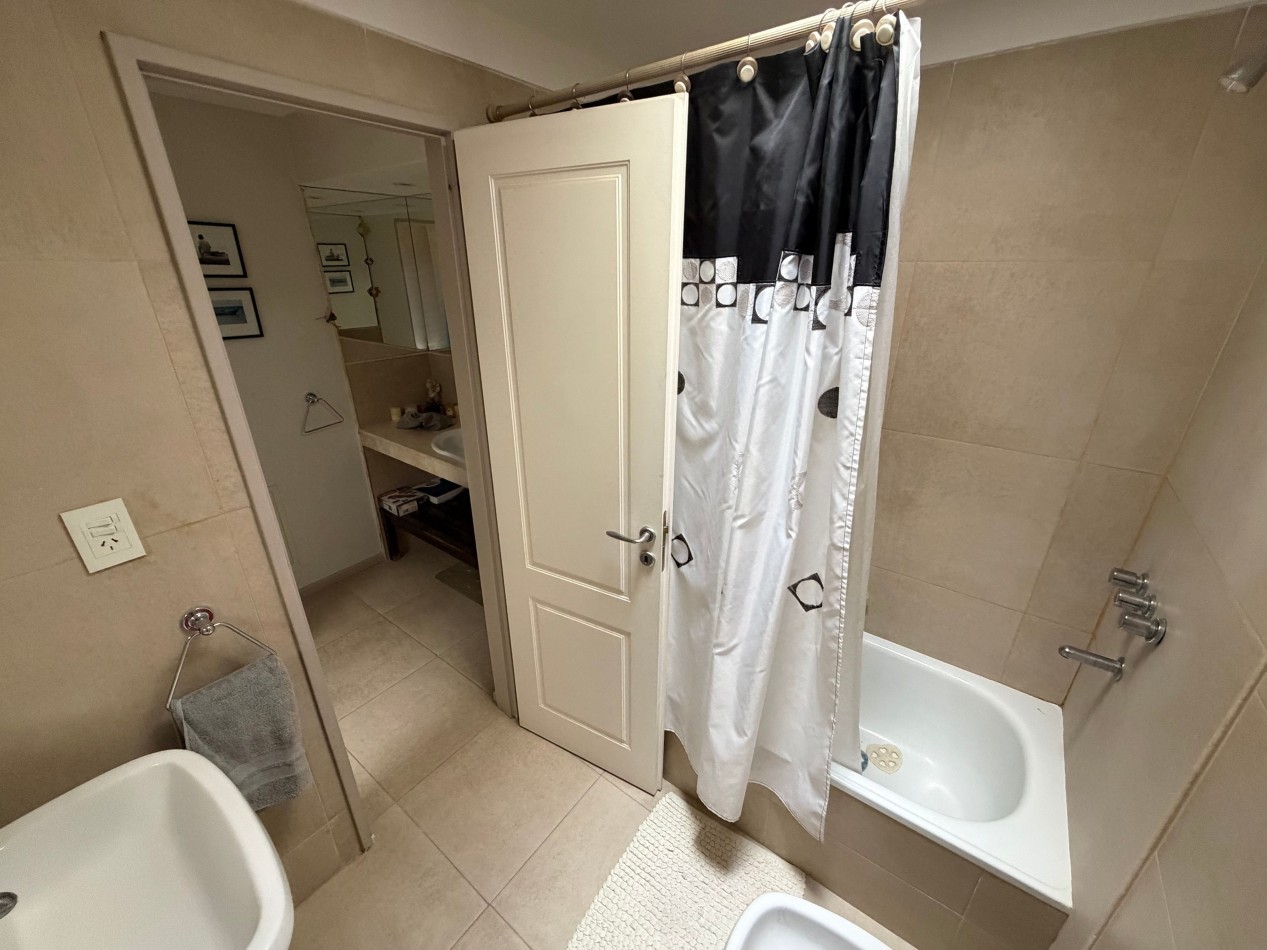 DUPLEX DE 2 DORMITORIOS Y PATIO CON PARRILLA EN BARRIO SUR