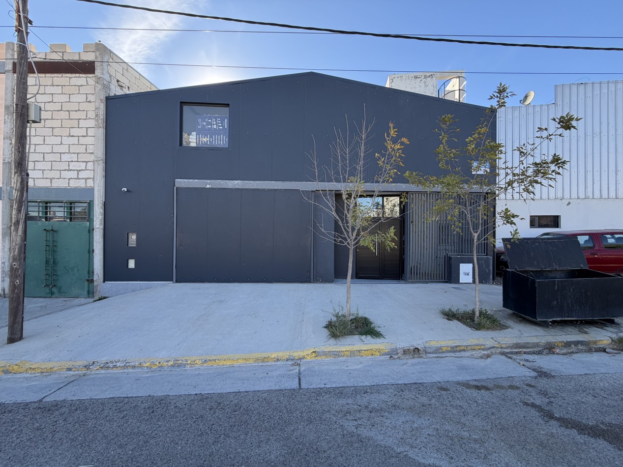 GALPON 270 M² SOBRE AV. TIERRA DEL FUEGO