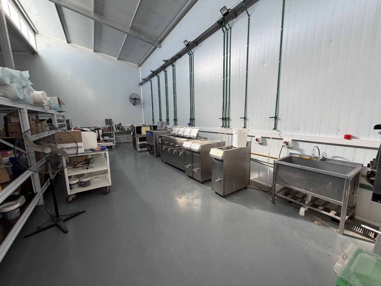 GALPON 270 M² SOBRE AV. TIERRA DEL FUEGO