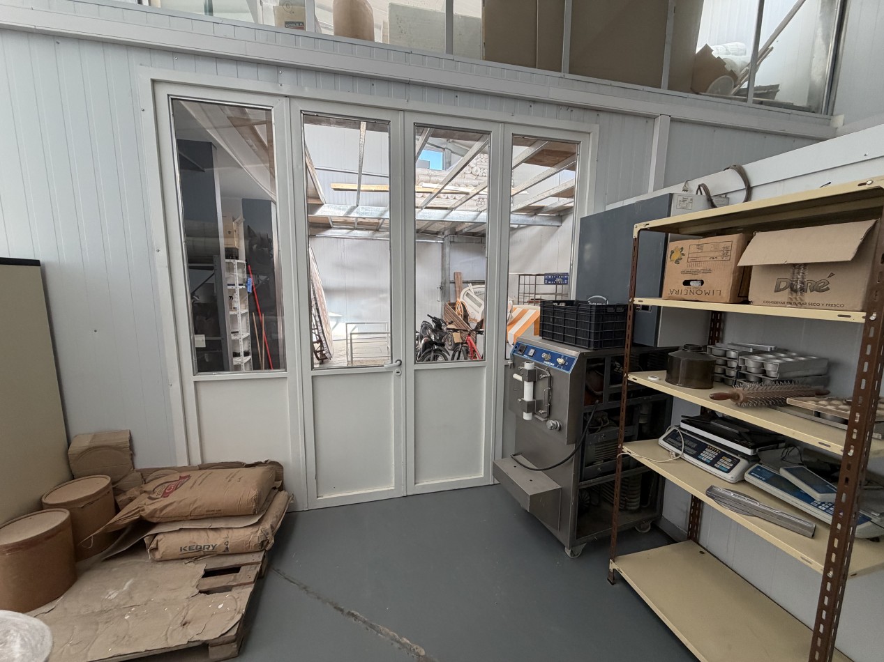 GALPON 270 M² SOBRE AV. TIERRA DEL FUEGO