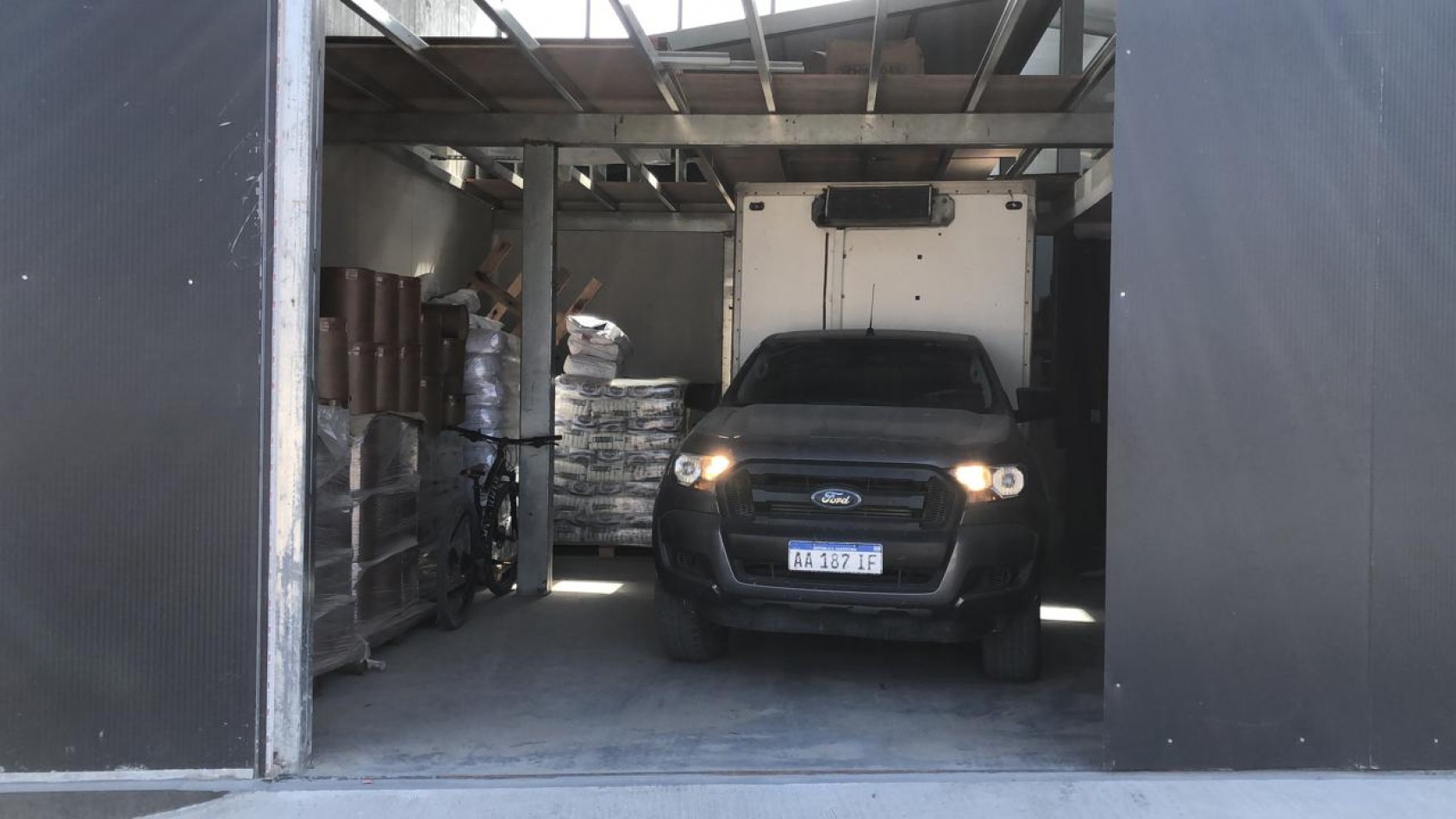 GALPON 270 M² SOBRE AV. TIERRA DEL FUEGO