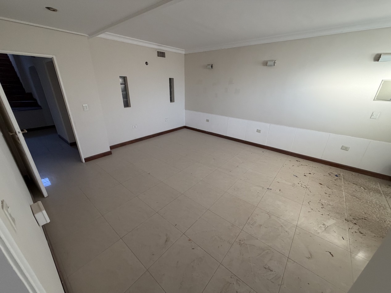 CASA 3 DORMITORIOS CON PATIO Y GARAJE 