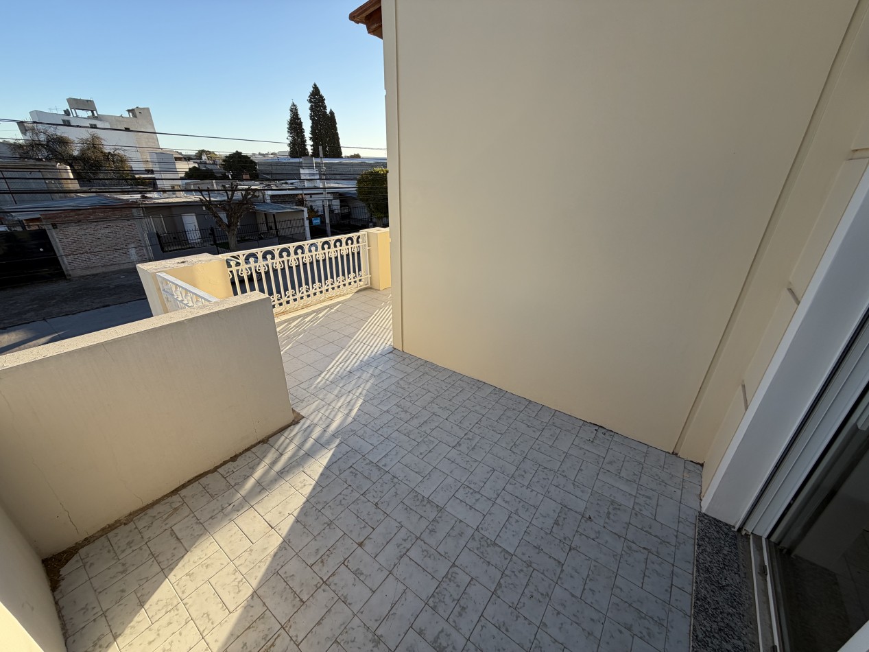 CASA 3 DORMITORIOS CON PATIO Y GARAJE 