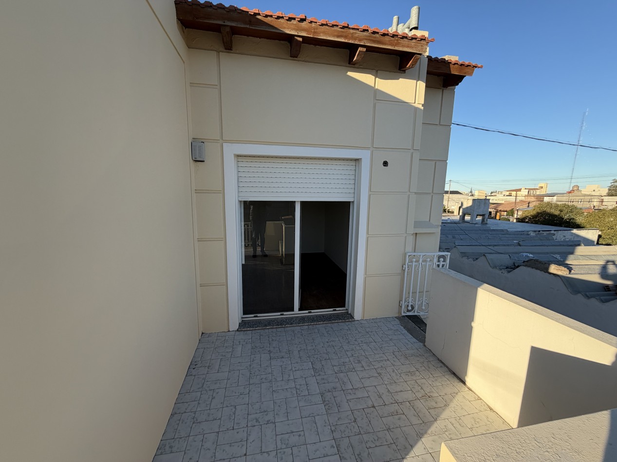 CASA 3 DORMITORIOS CON PATIO Y GARAJE 