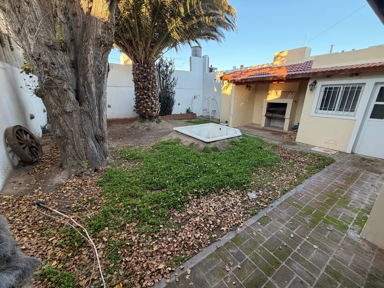 CASA 3 DORMITORIOS CON PATIO Y GARAJE 