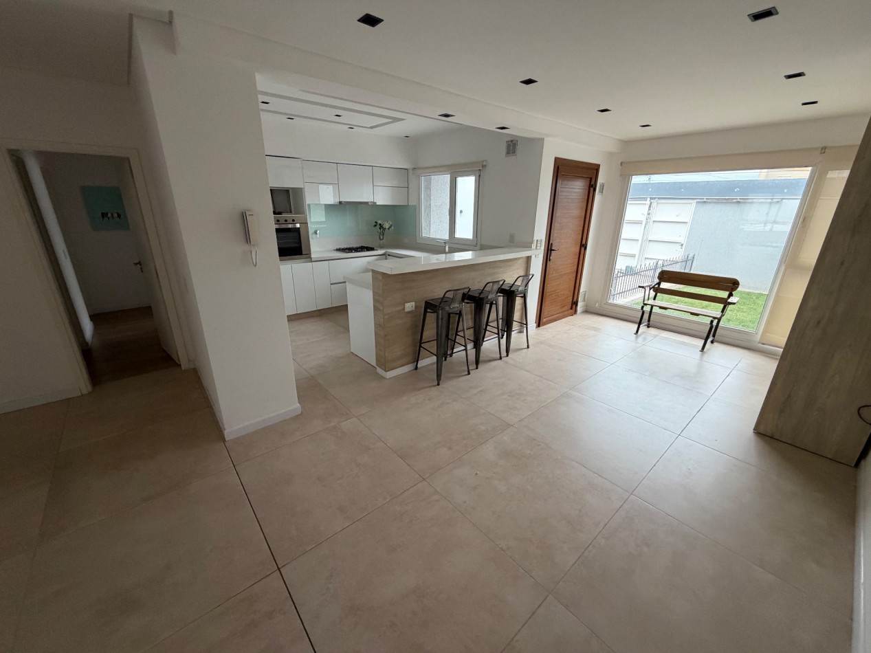ESPECTACULAR CASA DE 3 DORMITORIOS CON QUINCHO, PISCINA Y PATIO EN PLANTA BAJA 