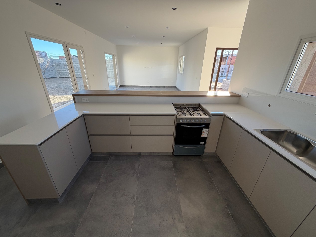 CASA DE 2 DORMITORIOS A ESTRENAR 