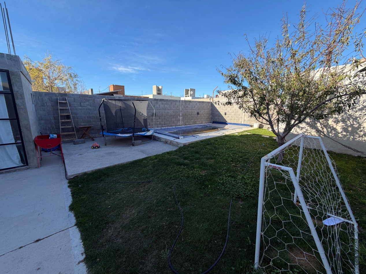 CASA 3 DORMITORIOS CON PILETA EN ZONA SUR 