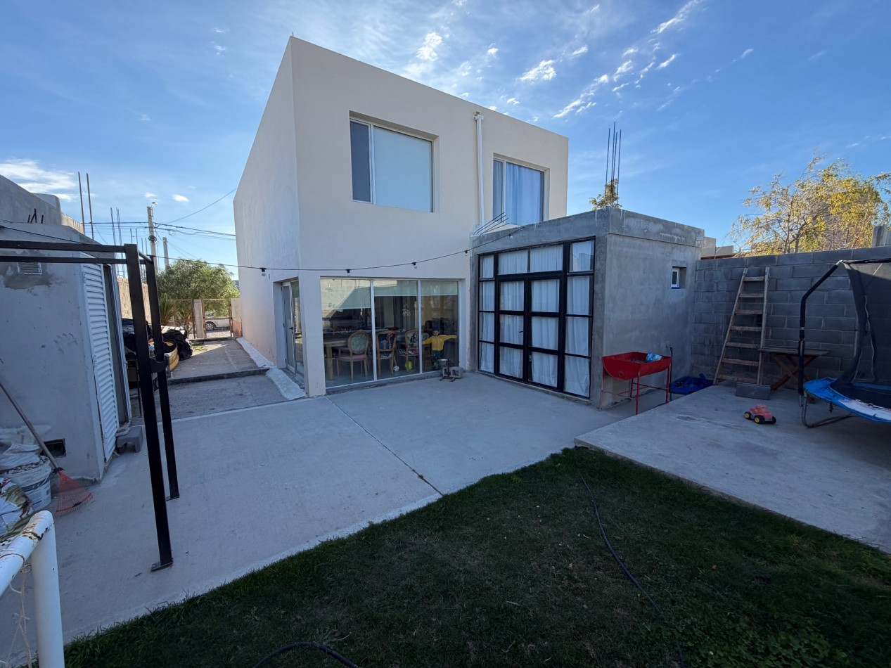 CASA 3 DORMITORIOS CON PILETA EN ZONA SUR 