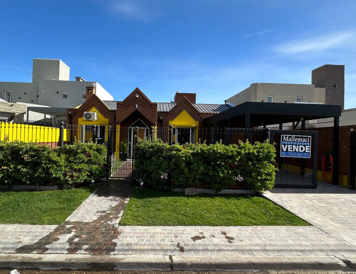 CASA 4 DORMITORIOS CON PISCINA CUBIERTA Y COCHERA 