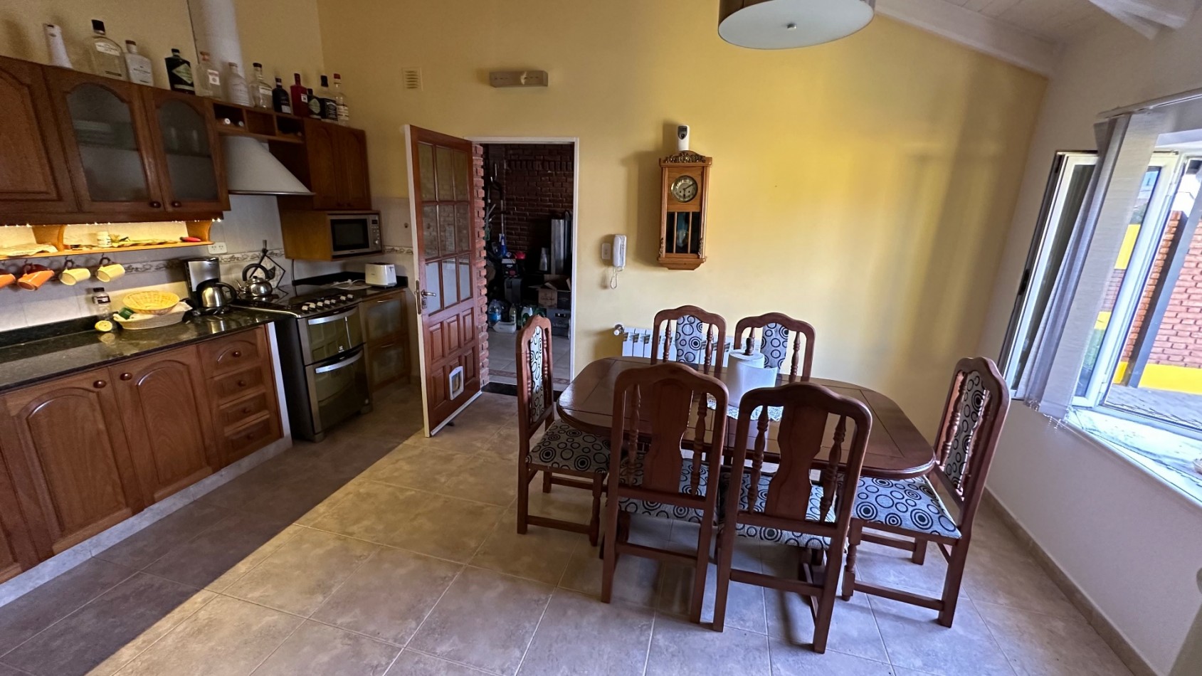 CASA 4 DORMITORIOS CON PISCINA CUBIERTA Y COCHERA 