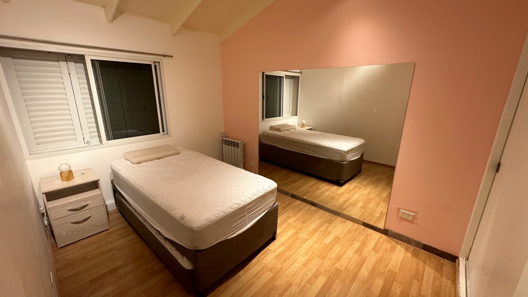 CASA 4 DORMITORIOS CON PISCINA CUBIERTA Y COCHERA 