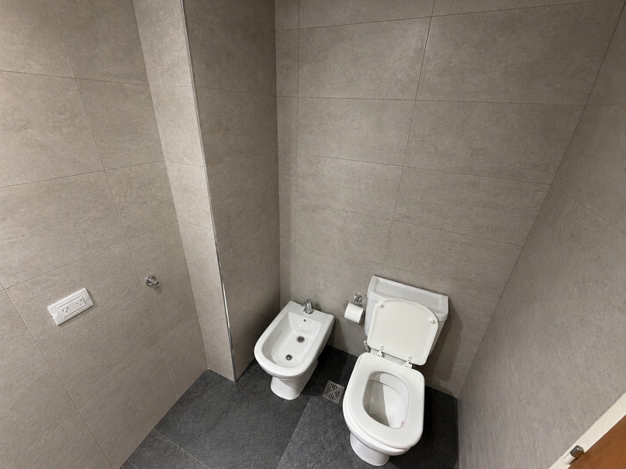 DEPARTAMENTO DE 2 DORMITORIOS CON COCHERA A METROS DEL MAR