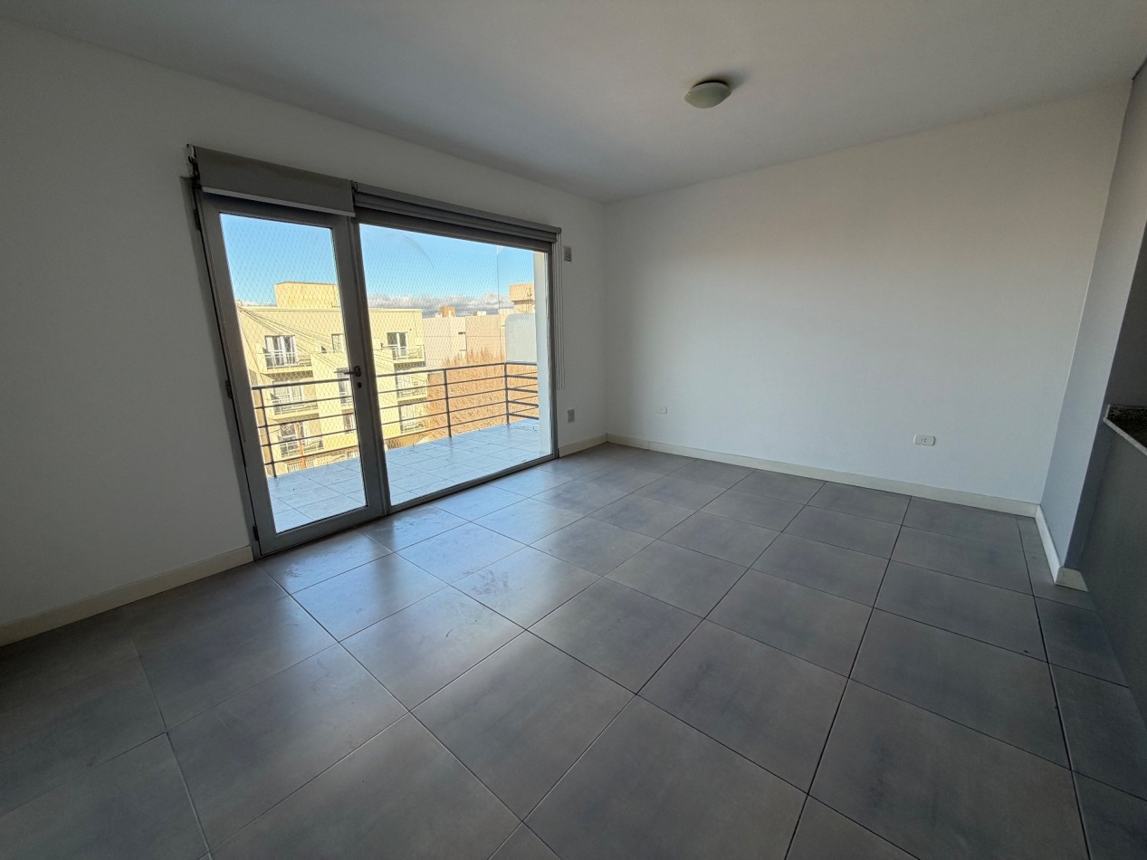 DEPARTAMENTO 2 DORMITORIOS CON COCHERA EN BARRIO SUR
