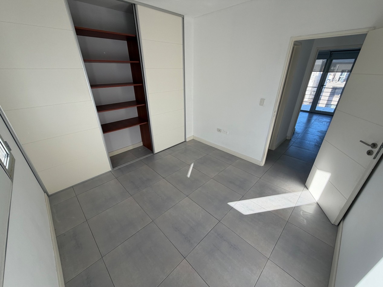 DEPARTAMENTO 2 DORMITORIOS CON COCHERA EN BARRIO SUR