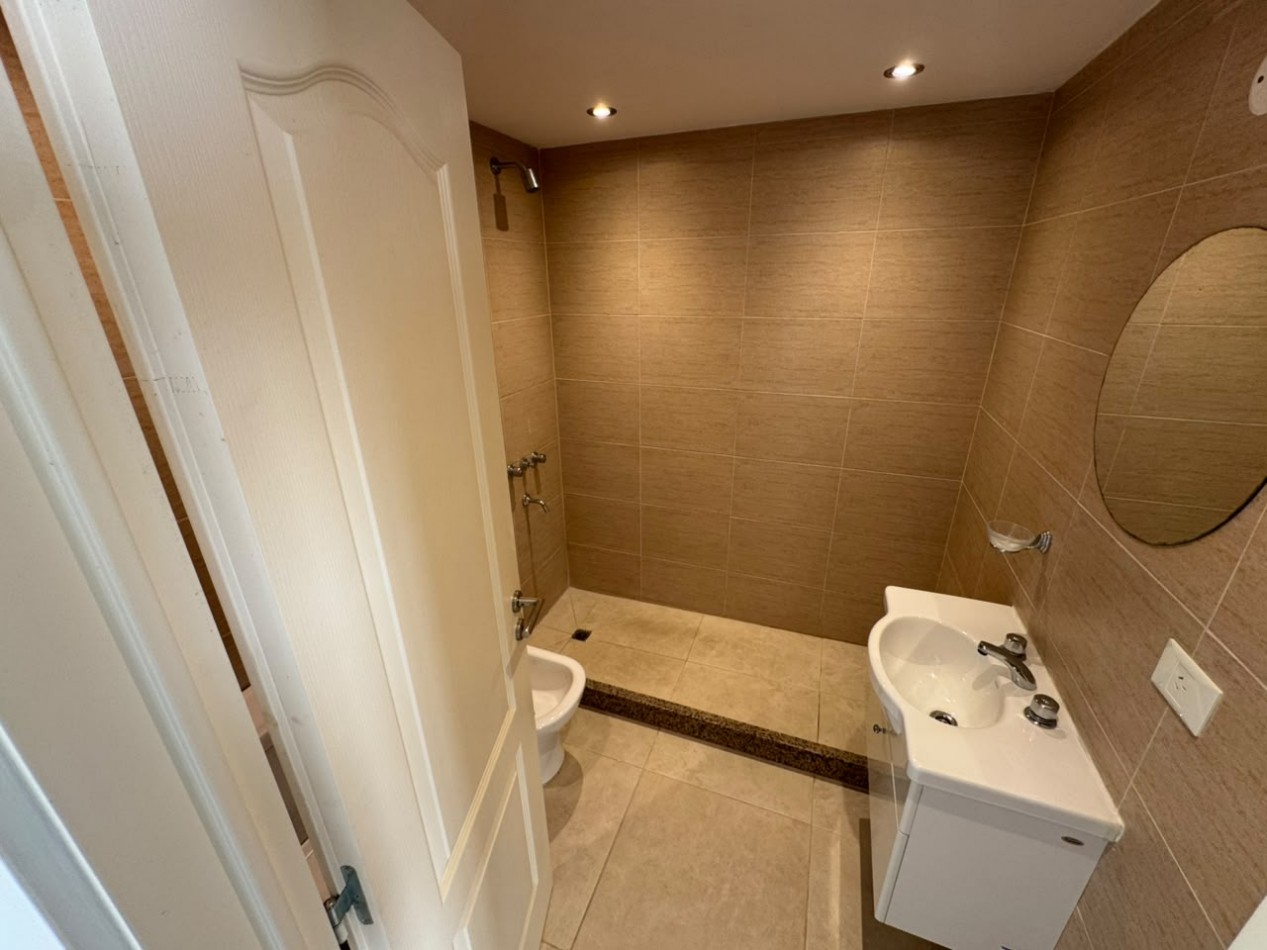 EXCELENTE DEPTO 2 DORMITORIOS CON COCHERA Y EXCLUSIVA TERRAZA