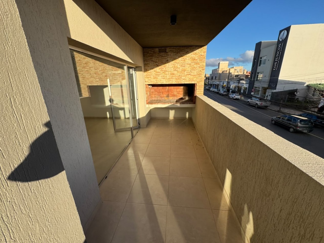 EXCELENTE DEPTO 2 DORMITORIOS CON COCHERA Y EXCLUSIVA TERRAZA