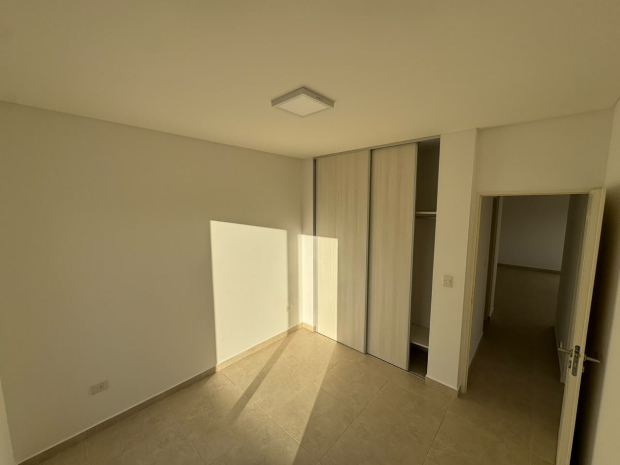 EXCELENTE DEPTO 2 DORMITORIOS CON COCHERA Y EXCLUSIVA TERRAZA