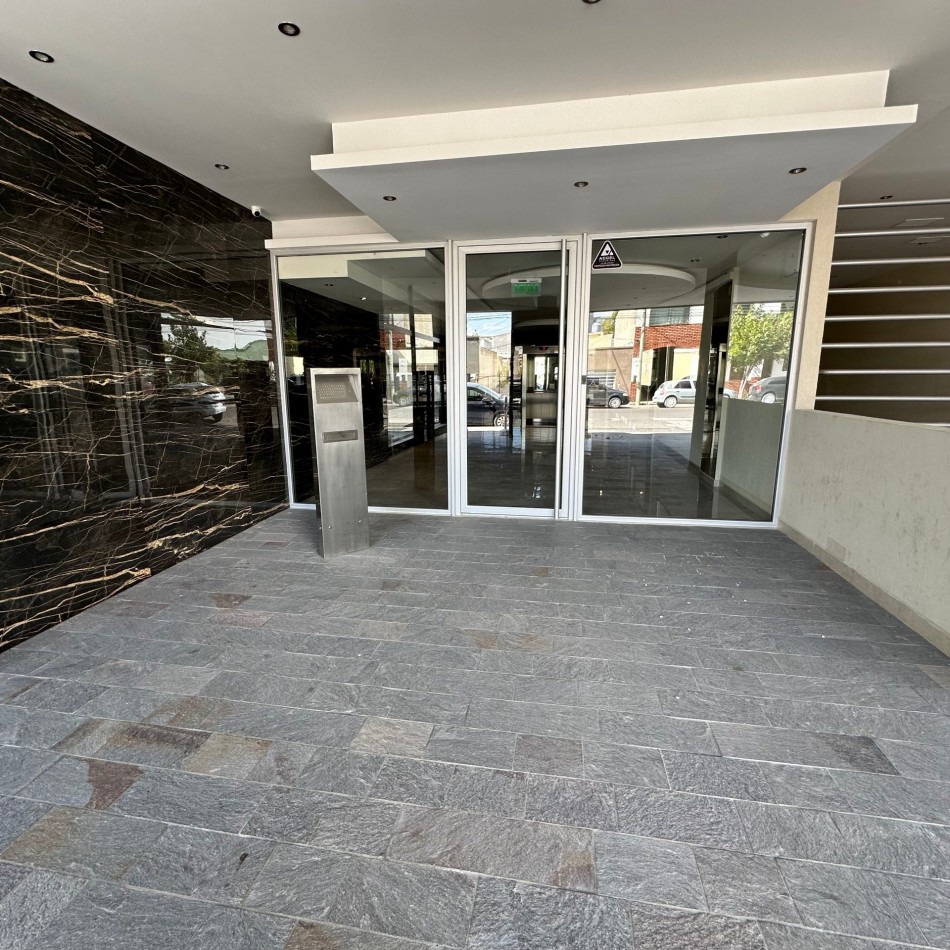 EXCELENTE DEPTO 2 DORMITORIOS CON COCHERA Y EXCLUSIVA TERRAZA