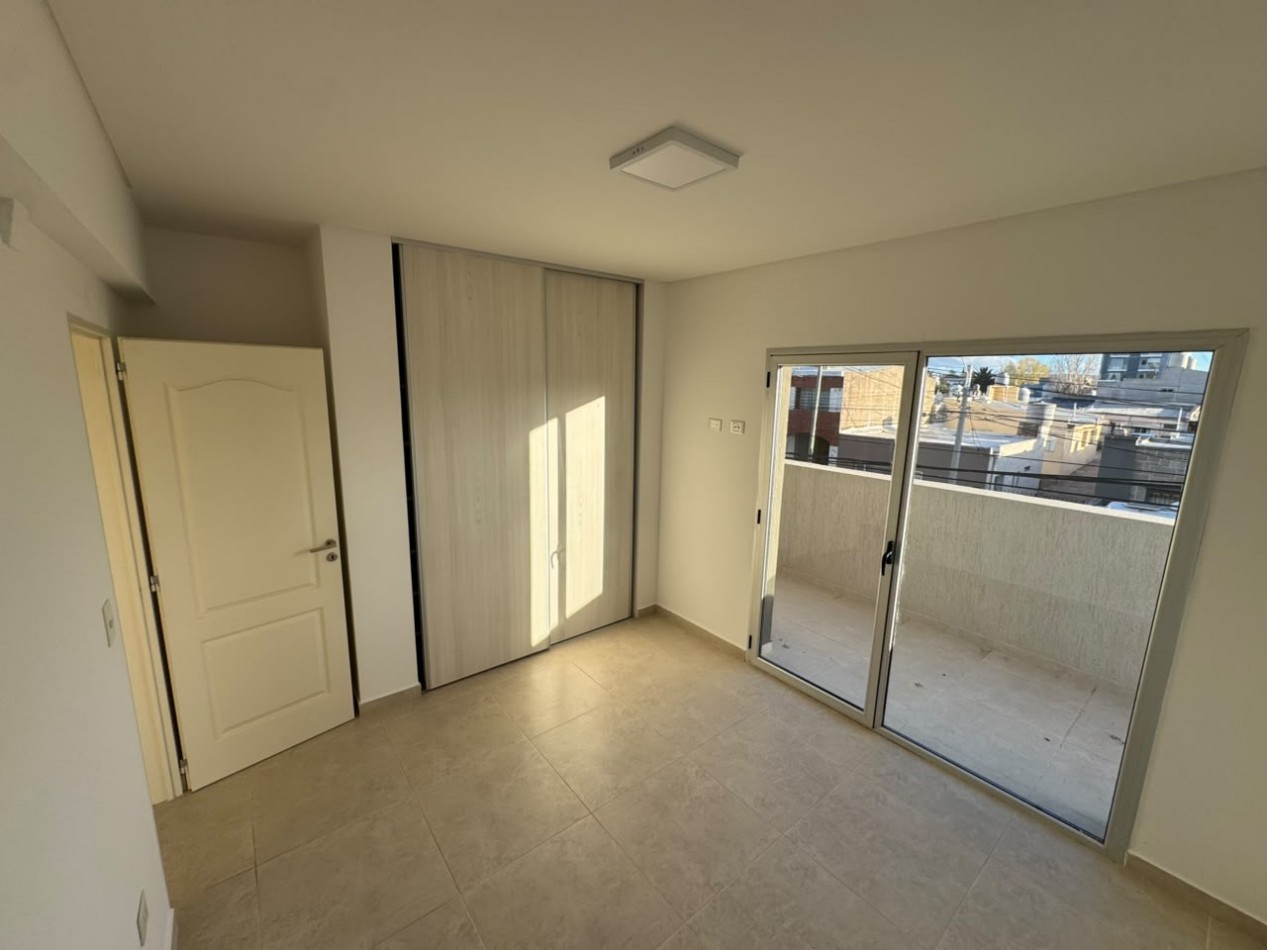 EXCELENTE DEPTO 2 DORMITORIOS CON COCHERA Y EXCLUSIVA TERRAZA