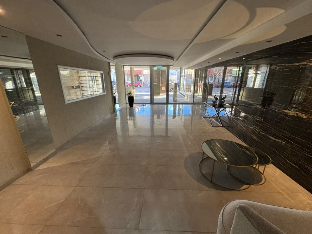 EXCELENTE DEPTO 2 DORMITORIOS CON COCHERA Y EXCLUSIVA TERRAZA