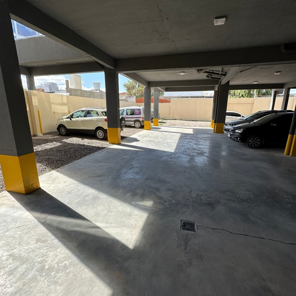 EXCELENTE DEPTO 2 DORMITORIOS CON COCHERA Y EXCLUSIVA TERRAZA