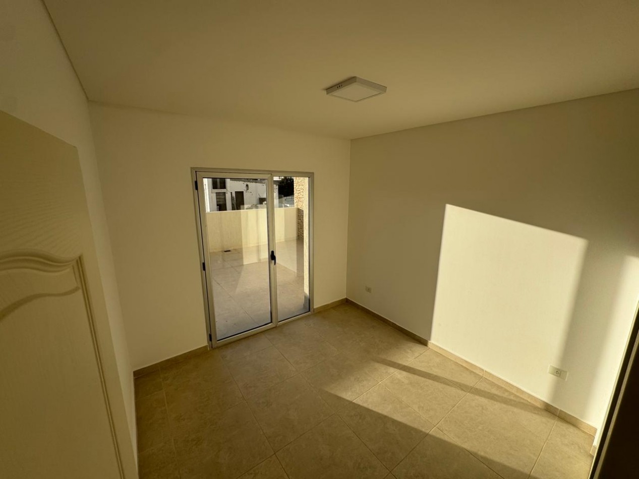EXCELENTE DEPTO 2 DORMITORIOS CON COCHERA Y EXCLUSIVA TERRAZA