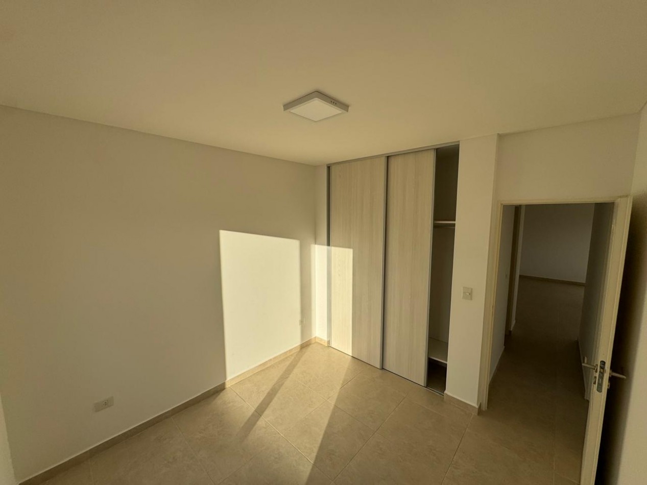 EXCELENTE DEPTO 2 DORMITORIOS CON COCHERA Y EXCLUSIVA TERRAZA