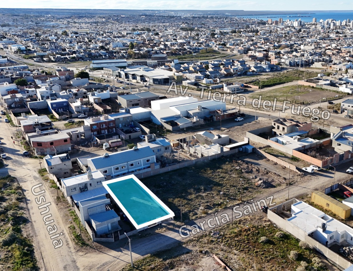 TERRENO 300 M² CON SERVICIOS, MEDIANERA Y PROYECTO APROBADO