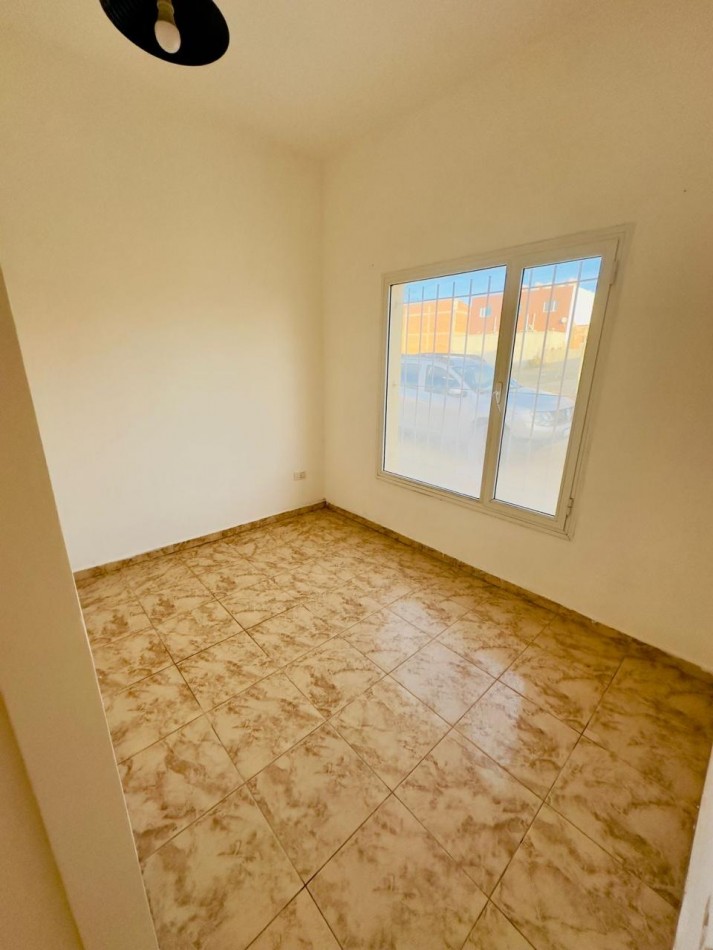 CASA 2 DORMITORIOS CON AMPLIO PATIO