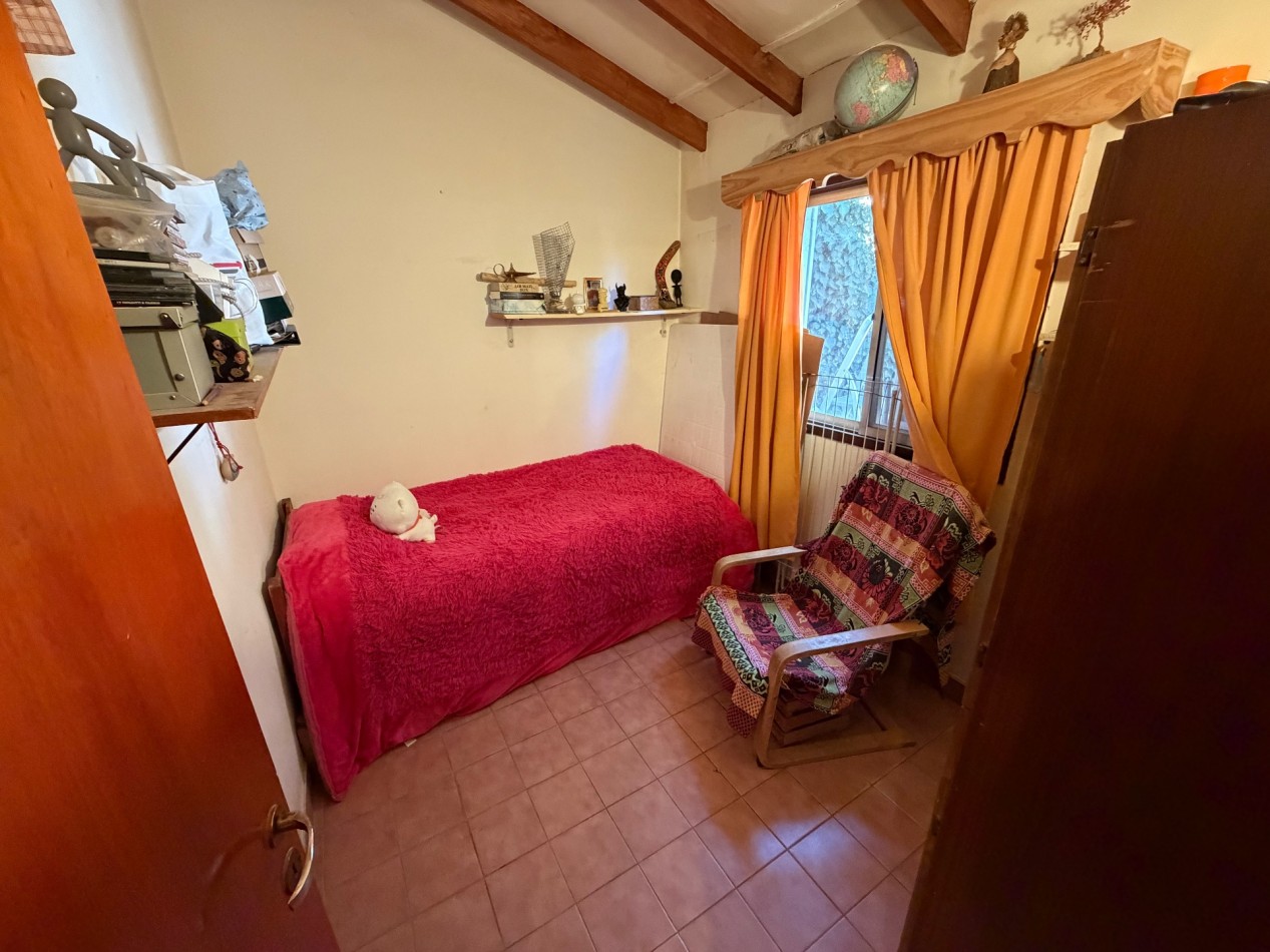 CASA DE 2 DORMITORIOS CON COCHERA Y PATIO