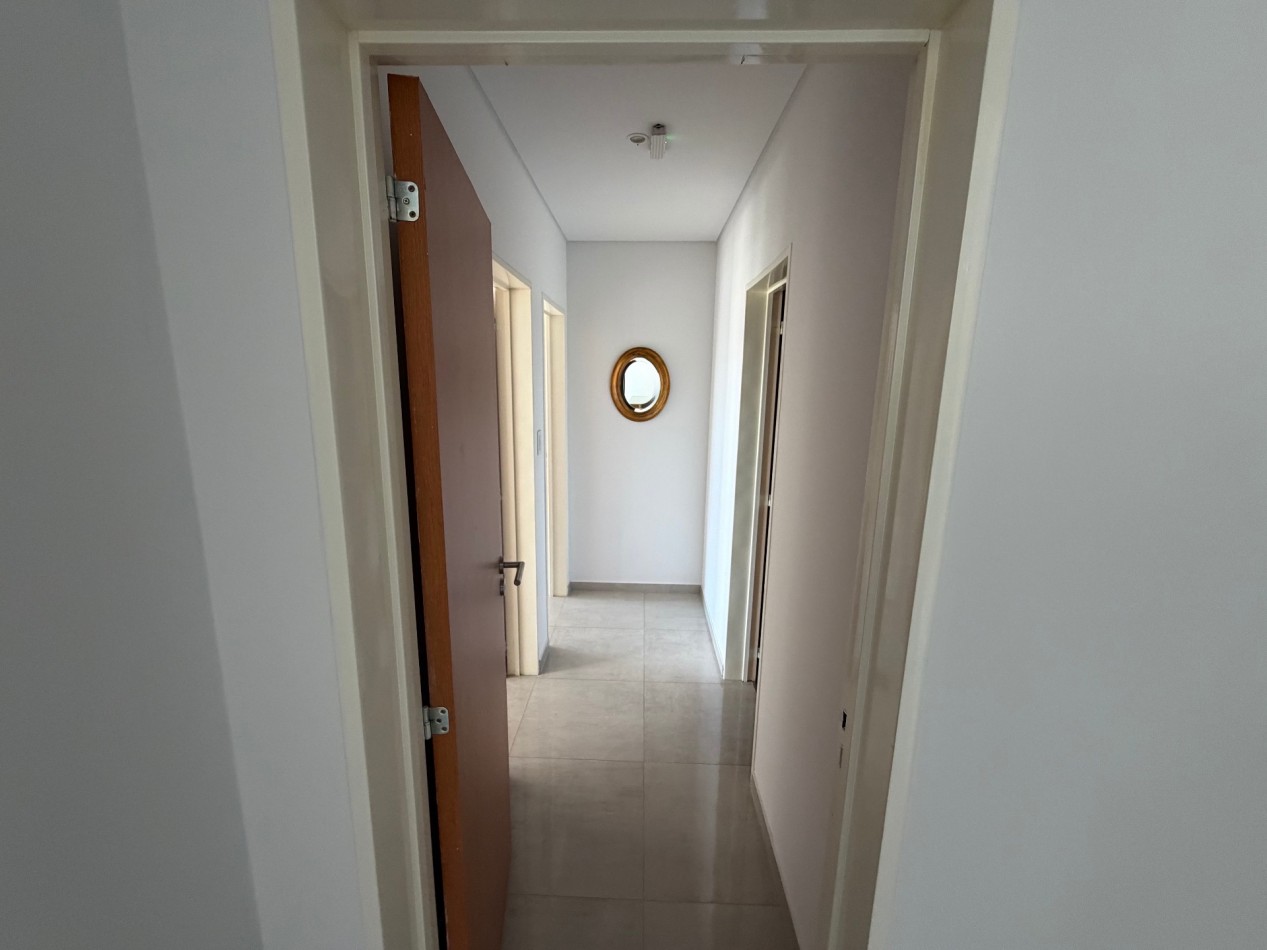 DEPARTAMENTO DE 2 DORMITORIOS CON COCHERA A METROS DEL MAR
