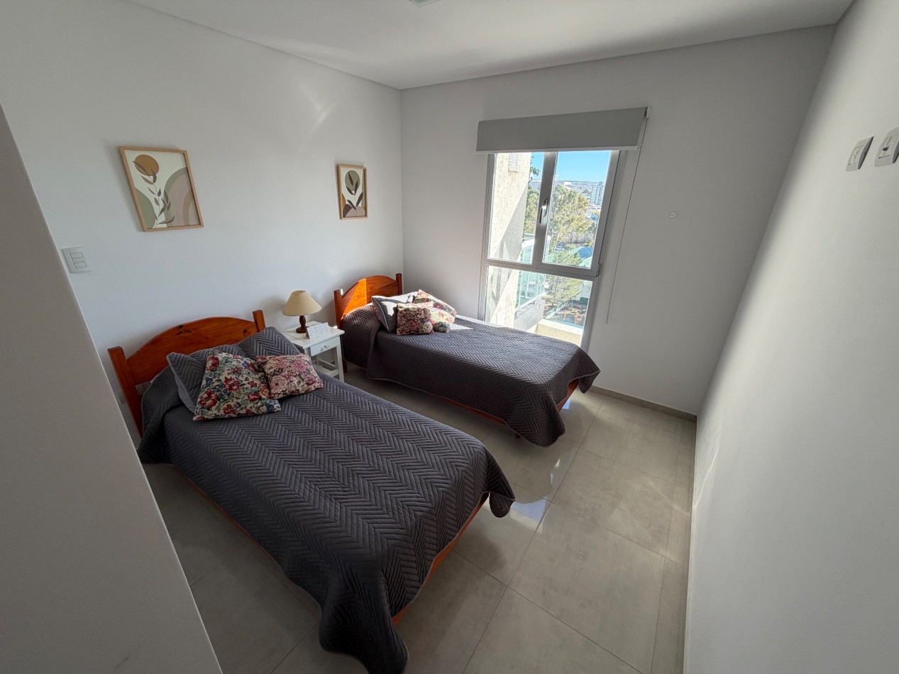 DEPARTAMENTO DE 2 DORMITORIOS CON COCHERA A METROS DEL MAR