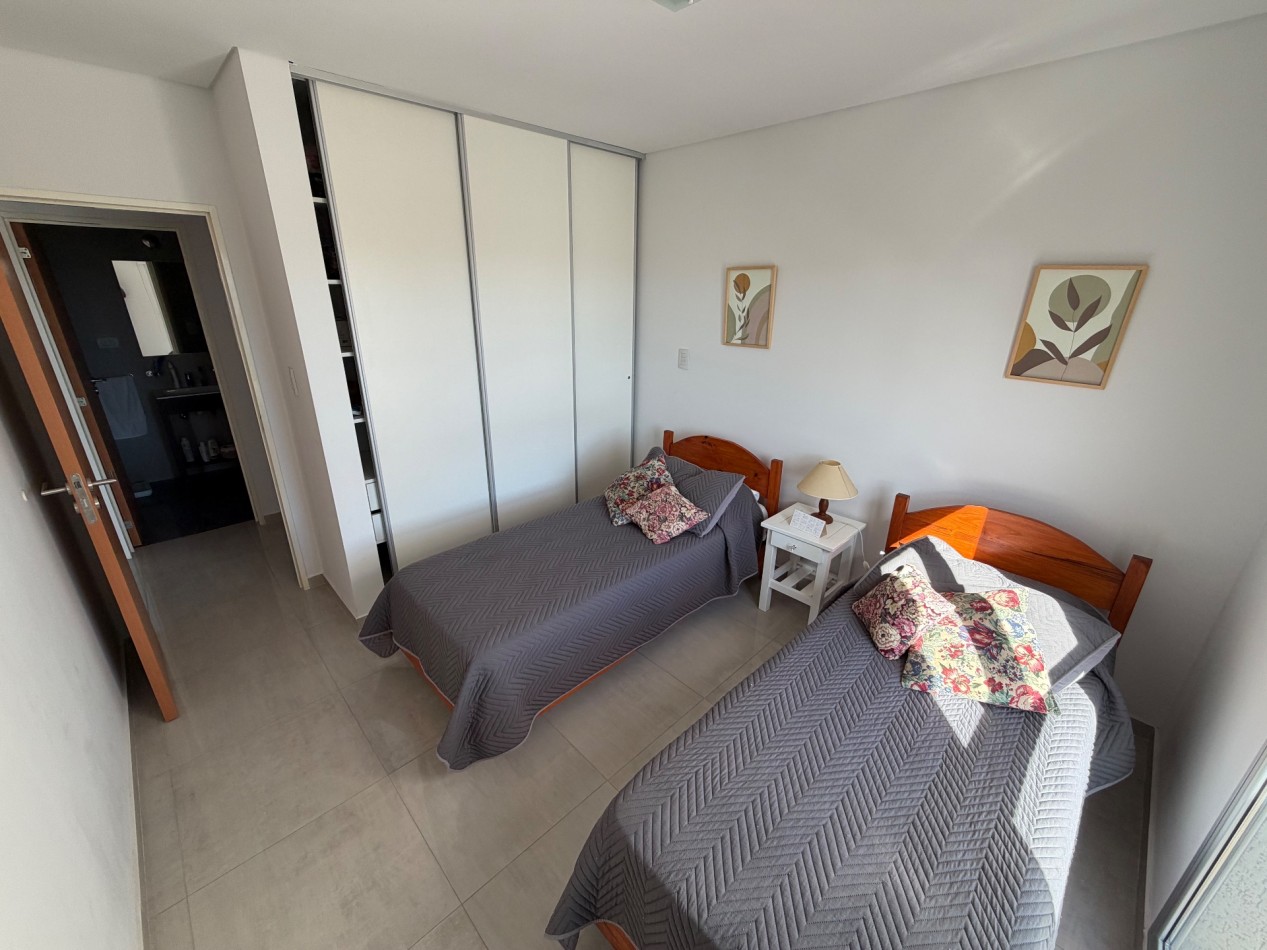 DEPARTAMENTO DE 2 DORMITORIOS CON COCHERA A METROS DEL MAR