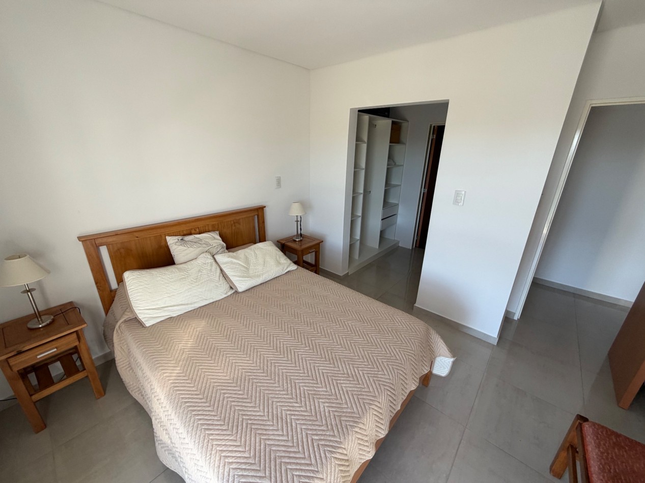 DEPARTAMENTO DE 2 DORMITORIOS CON COCHERA A METROS DEL MAR