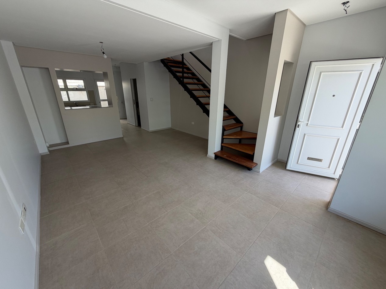 DUPLEX 2 DORMITORIOS CON PATIO EN EXCELENTE UBICACION 