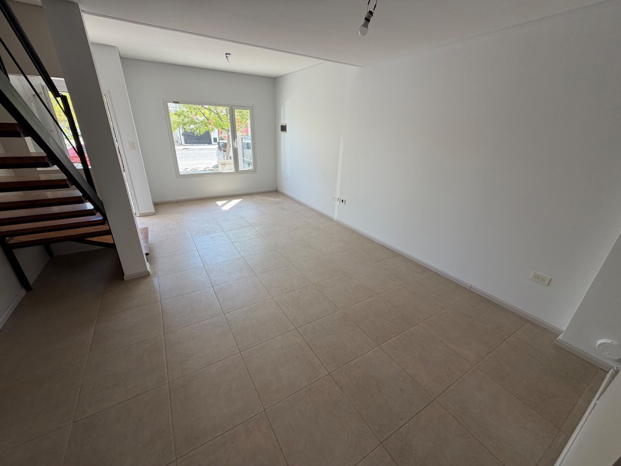 DUPLEX 2 DORMITORIOS CON PATIO EN EXCELENTE UBICACION 