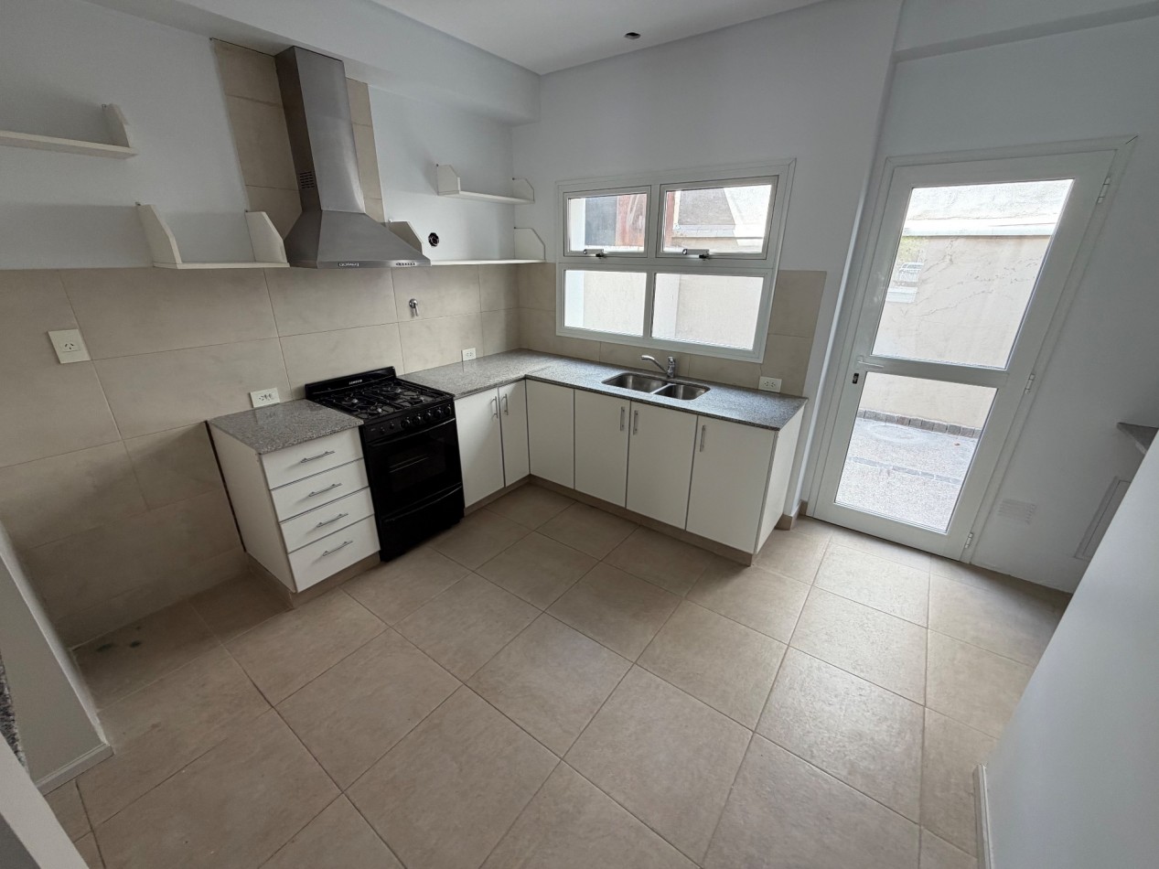 DUPLEX 2 DORMITORIOS CON PATIO EN EXCELENTE UBICACION 