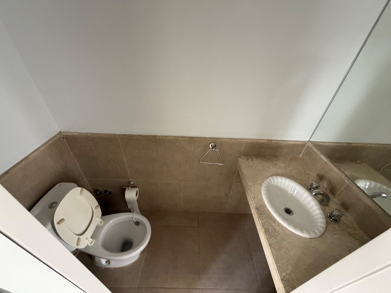 DUPLEX 2 DORMITORIOS CON PATIO EN EXCELENTE UBICACION 